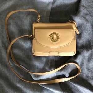 Tommy Hilfiger Vegan leather Cell/Wallet Crossbody
